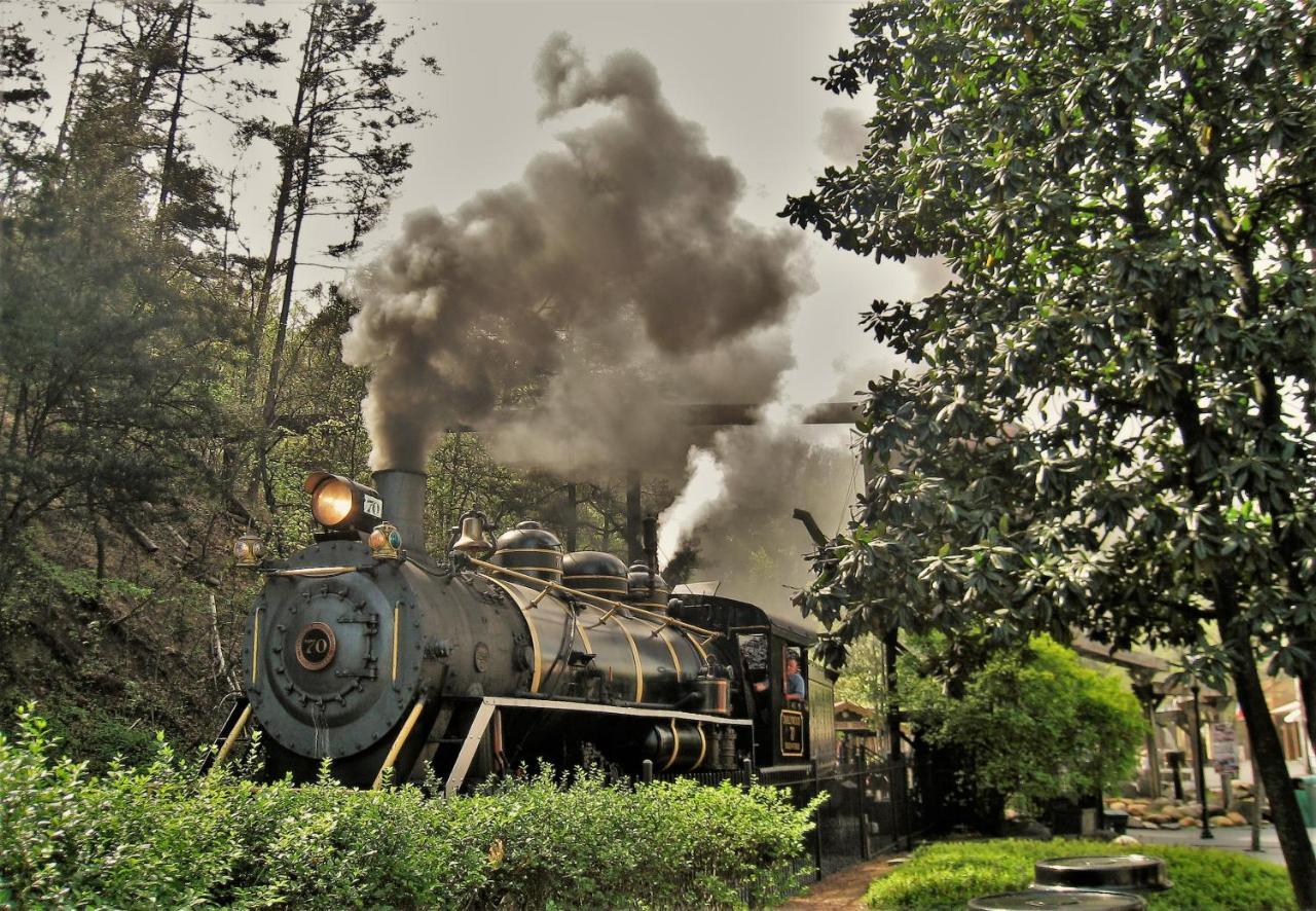 Suite Sensations, Hot Tub, Pool Table, 1089 Free Tickets Each Paid Day, Dollywood And More Pigeon Forge Kültér fotó
