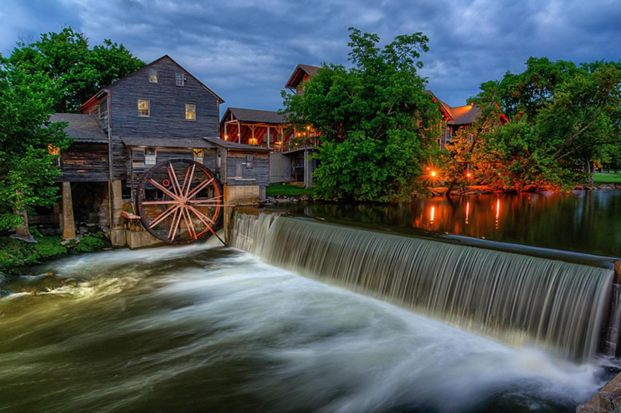 Suite Sensations, Hot Tub, Pool Table, 1089 Free Tickets Each Paid Day, Dollywood And More Pigeon Forge Kültér fotó