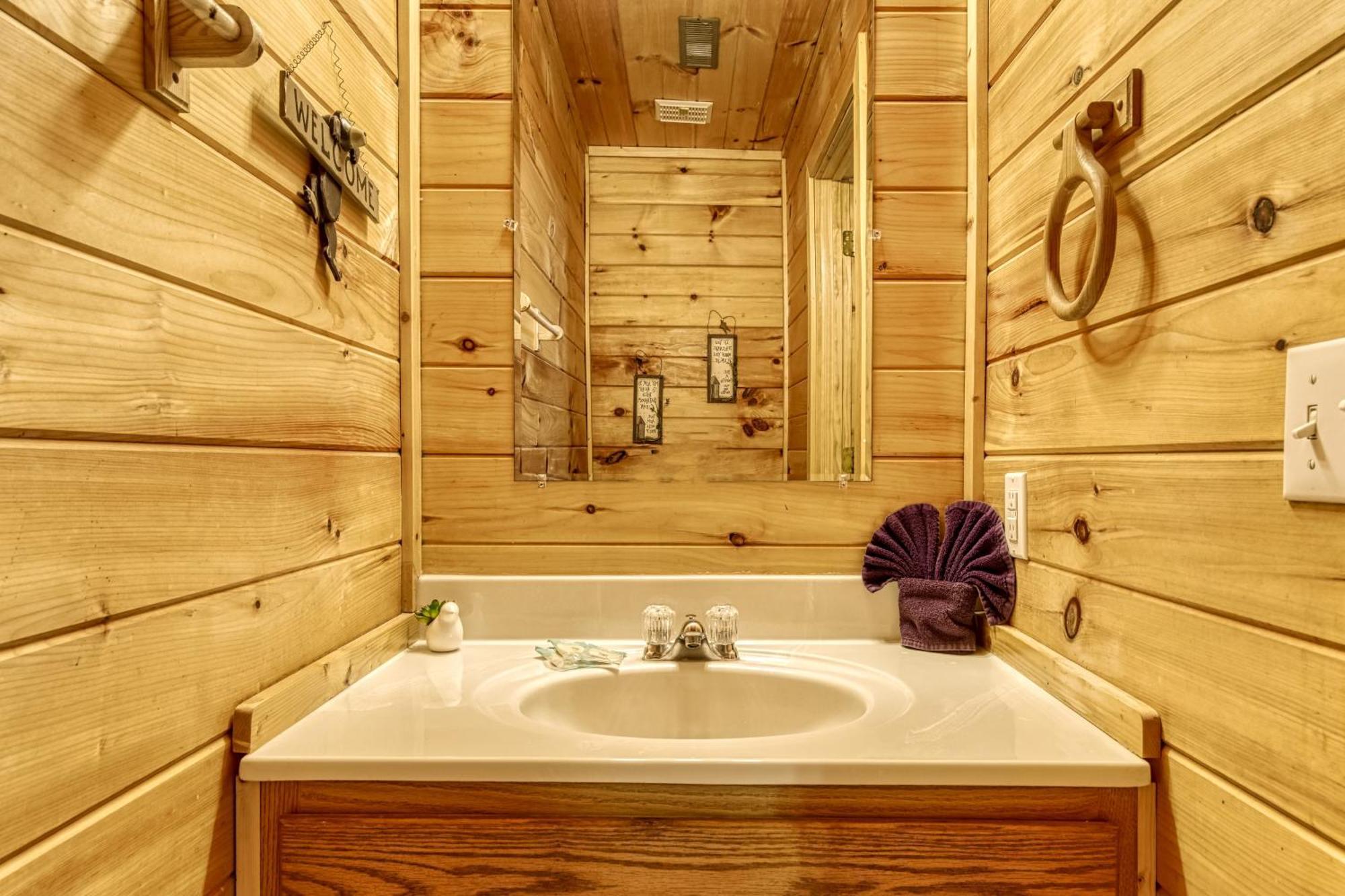 Suite Sensations, Hot Tub, Pool Table, 1089 Free Tickets Each Paid Day, Dollywood And More Pigeon Forge Kültér fotó