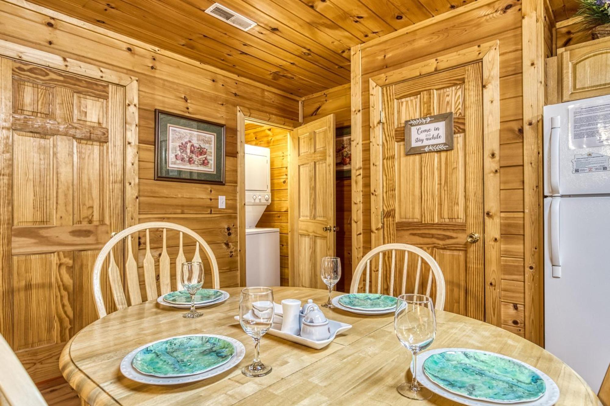 Suite Sensations, Hot Tub, Pool Table, 1089 Free Tickets Each Paid Day, Dollywood And More Pigeon Forge Kültér fotó