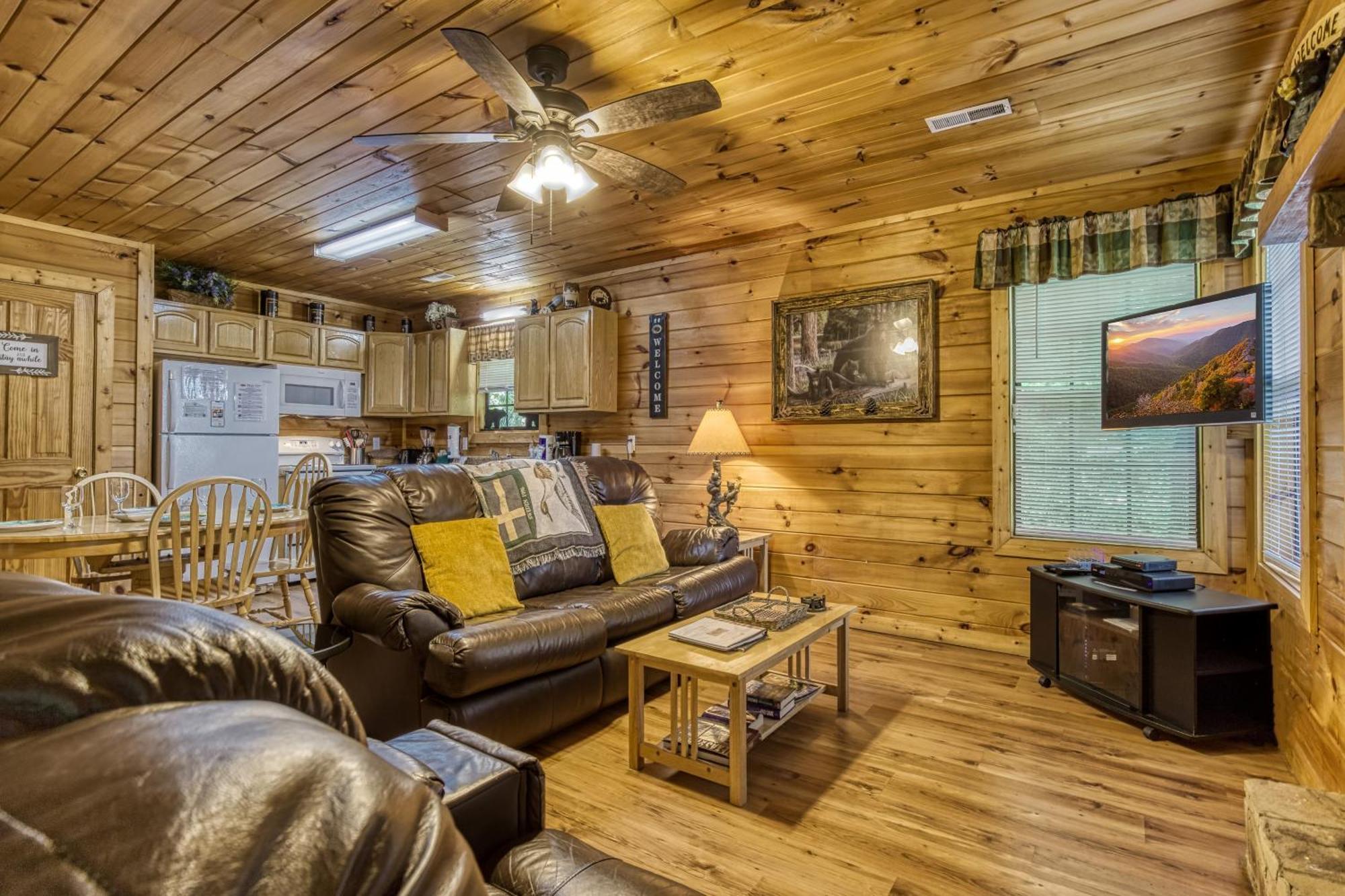 Suite Sensations, Hot Tub, Pool Table, 1089 Free Tickets Each Paid Day, Dollywood And More Pigeon Forge Kültér fotó